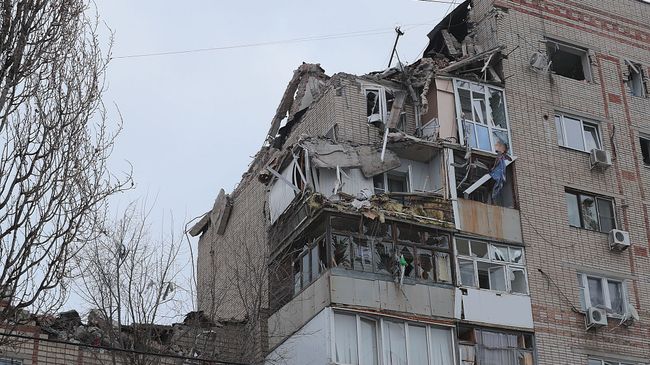 Девятиэтажный жилой дом №16 на улице Хабарова в городе Шахты, пострадавший из-за взрыва бытового газа Девятиэтажный жилой дом №16 на улице Хабарова в городе Шахты, пострадавший из-за взрыва бытового газа