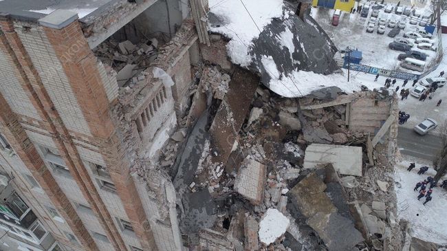 Девятиэтажный жилой дом №16 на улице Хабарова в городе Шахты, пострадавший из-за взрыва бытового газа Девятиэтажный жилой дом №16 на улице Хабарова в городе Шахты, пострадавший из-за взрыва бытового газа