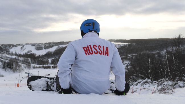 Сноубордист на территории спортивного парка Волен в Московской области Сноубордист на территории спортивного парка Волен в Московской области