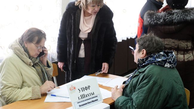 Временный штаб, где пострадавшие и родственники узнают информацию, работают волонтеры, идет сбор помощи после взрыва бытового газа в девятиэтажном жилом в городе Шахты