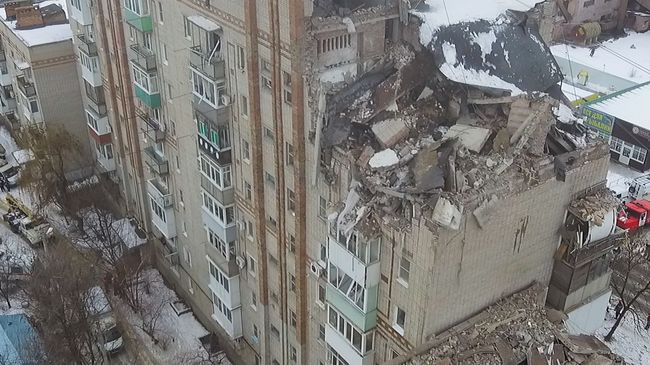 Последствия взрыва бытового газа в доме под Ростовом. Съемка с воздуха Последствия взрыва бытового газа в доме под Ростовом. Съемка с воздуха