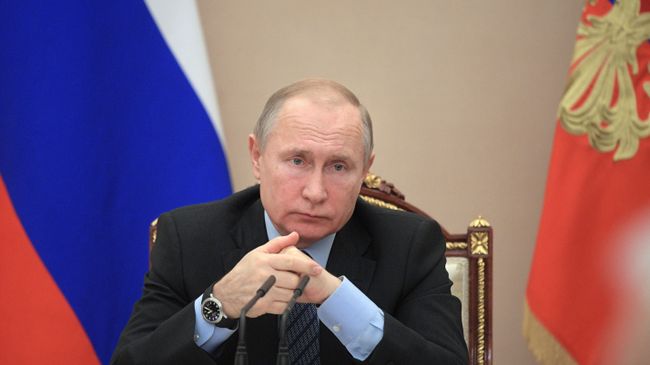 Президент РФ Владимир Путин проводит совещание с членами правительства РФ