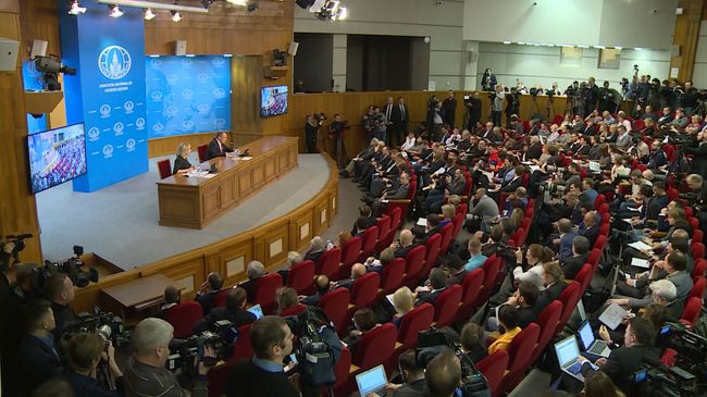 Только не красную. Лавров пошутил про ядерную кнопку на пресс-конференции