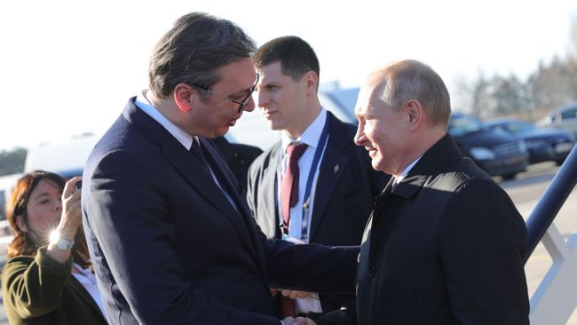 Президент РФ Владимир Путин и президент Республики Сербии Александр Вучич в аэропорту имени Николы Теслы в Белграде Президент РФ Владимир Путин и президент Республики Сербии Александр Вучич в аэропорту имени Николы Теслы в Белграде