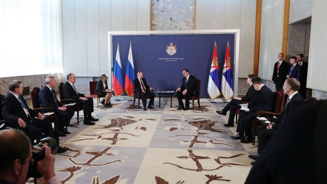 Президент РФ Владимир Путин и президент Республики Сербии Александр Вучич во время встречи в Белграде. 17 января 2019
Президент РФ Владимир Путин и президент Республики Сербии Александр Вучич во время встречи в Белграде. 17 января 2019