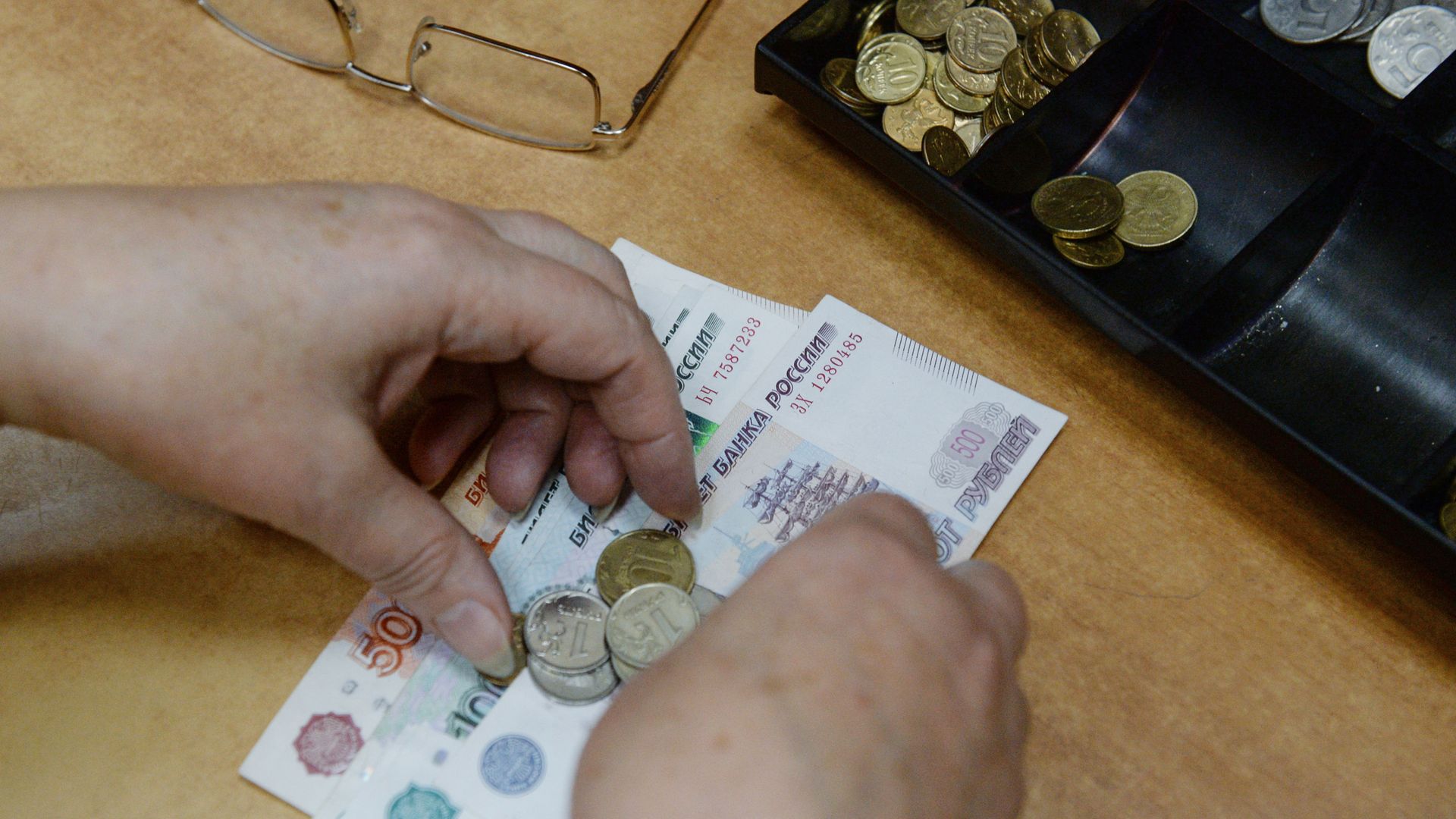 Выплата пенсии в одном из отделений Почты России - РИА Новости, 1920, 01.01.2026