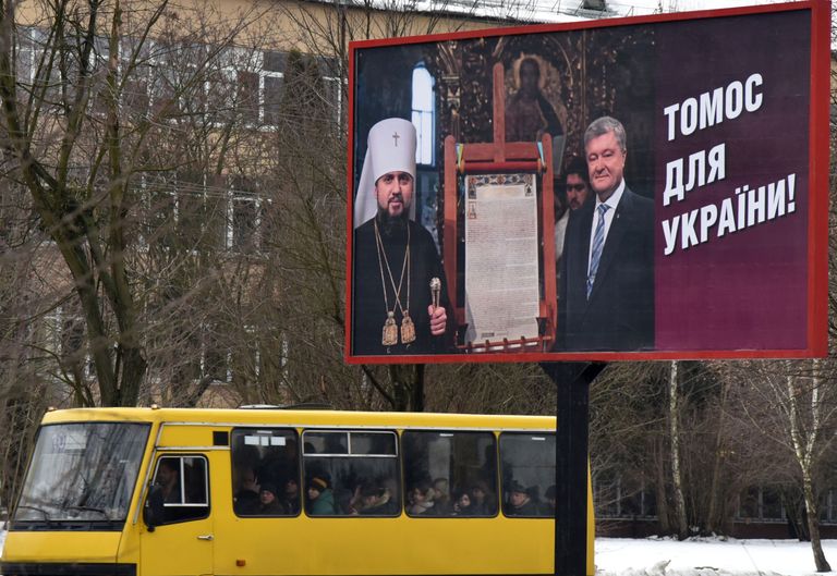 Плакат президента Украины Петра Порошенко на одной из улиц Львова Плакат президента Украины Петра Порошенко на одной из улиц Львова