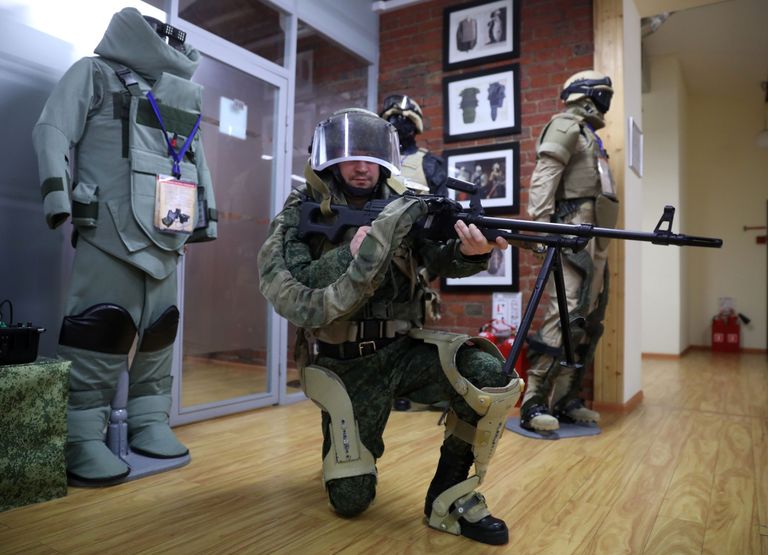 Демонстрация военного экзоскелета на АО ГБ Инжиниринг
