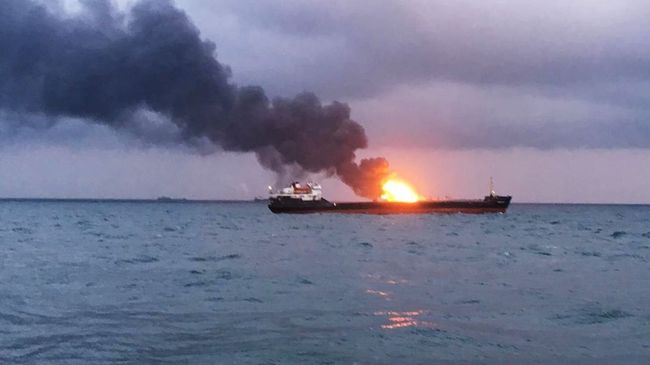 Два судна под флагом Танзании горят в районе Керченского пролива Два судна под флагом Танзании горят в районе Керченского пролива