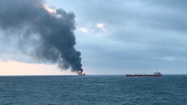 Пожар на газовых танкерах в Черном море 