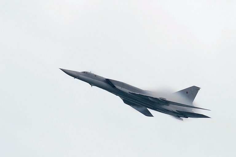 Дальний сверхзвуковой бомбардировщик-ракетоносец Ту-22М3 Дальний сверхзвуковой бомбардировщик-ракетоносец Ту-22М3