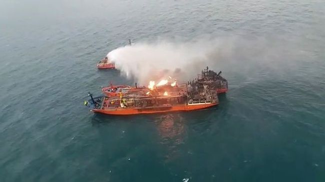 Тушение пожара на танкерах в Керченском проливе Тушение пожара на танкерах в Керченском проливе