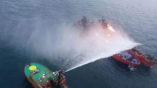 Тушение пожара на танкерах в Керченском проливе Тушение пожара на танкерах в Керченском проливе