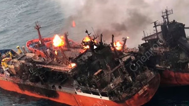 СК опубликовал видео горящих танкеров в Черном море СК опубликовал видео горящих танкеров в Черном море
