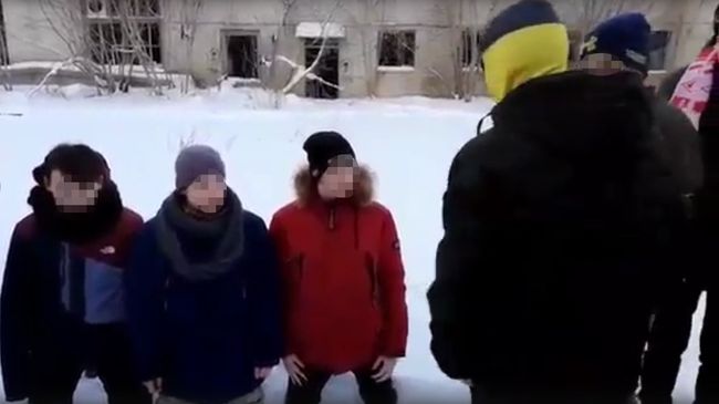 Кадр из видео с избиением подростков в Твери Кадр из видео с избиением подростков в Твери
