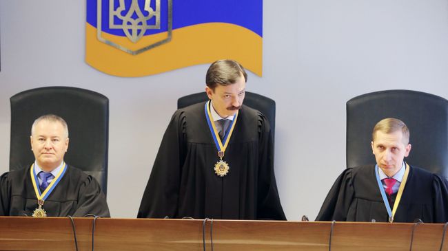 Судьи в Оболонском районном суде города Киева, где проходит судебное заседание, на котором зачитывается приговор экс-президенту Украины Виктору Януковичу. 24 января 2019 Судьи в Оболонском районном суде города Киева, где проходит судебное заседание, на котором зачитывается приговор экс-президенту Украины Виктору Януковичу. 24 января 2019