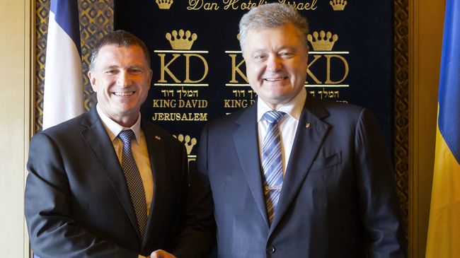 Президент Украины Петр Порошенко со спикером Кнессета Юлием Эдельштейном в рамках визита в Израиль. 21 января 2019 Президент Украины Петр Порошенко со спикером Кнессета Юлием Эдельштейном в рамках визита в Израиль. 21 января 2019