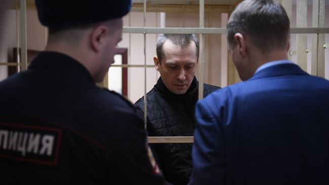 Бывший заместитель начальника управления ГУЭБиПК МВД РФ Дмитрий Захарченко Бывший заместитель начальника управления ГУЭБиПК МВД РФ Дмитрий Захарченко