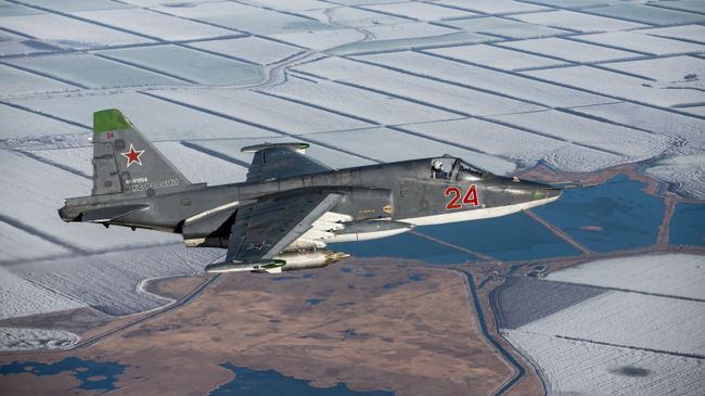 Штурмовик Су-25СМ3 во время лётно-тактических учений в Краснодарском крае Штурмовик Су-25СМ3 во время лётно-тактических учений в Краснодарском крае