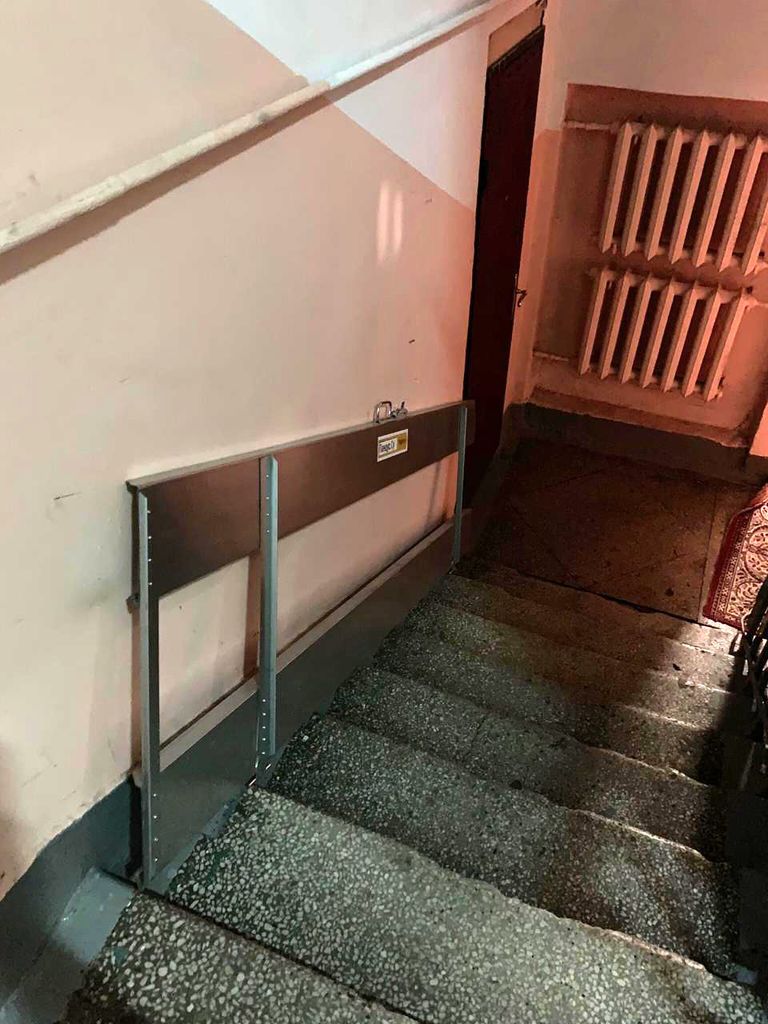 Откидной пандус в подъезде на Авиамоторной Откидной пандус в подъезде на Авиамоторной