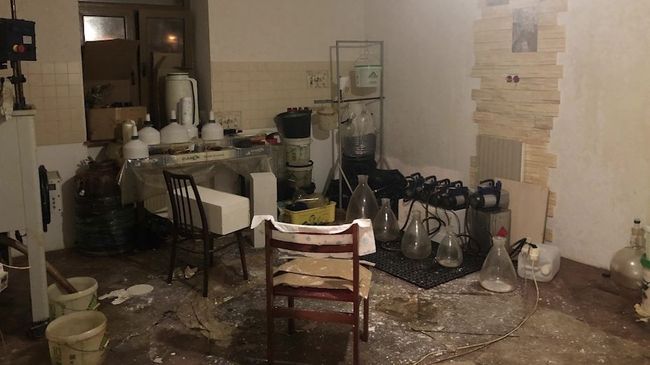 Нарколаборатория по производству синтетических наркотических средств и изготовлению наркотиков растительного происхождения, организованная двумя жителями города Москвы Нарколаборатория по производству синтетических наркотических средств и изготовлению наркотиков растительного происхождения, организованная двумя жителями города Москвы