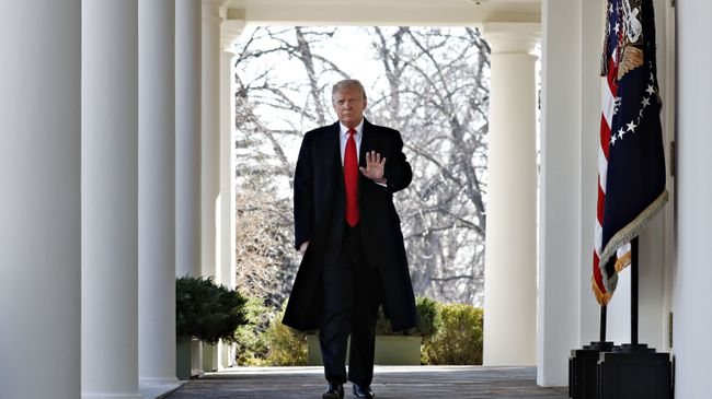 Президент США Дональд Трамп перед объявлением о трехнедельном прекращении шатдауна Президент США Дональд Трамп перед объявлением о трехнедельном прекращении шатдауна