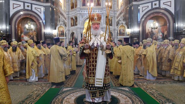 Патриарх Московский и всея Руси Кирилл во время божественной литургии в Храме Христа Спасителя Патриарх Московский и всея Руси Кирилл во время божественной литургии в Храме Христа Спасителя