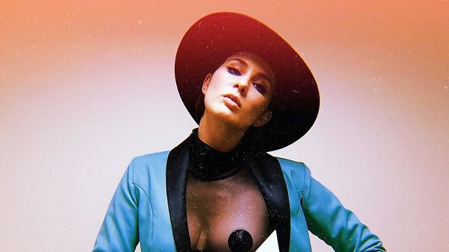 Певица Анна Корсун, выступающая под псевдонимом MARUV Певица Анна Корсун, выступающая под псевдонимом MARUV