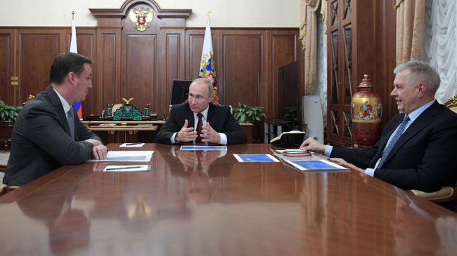 Владимир Путин, министр сельского хозяйства РФ Дмитрий Патрушев и руководитель Федеральной службы по ветеринарному и фитосанитарному надзору Сергей Данкверт  во время совещания. 28 января 2019