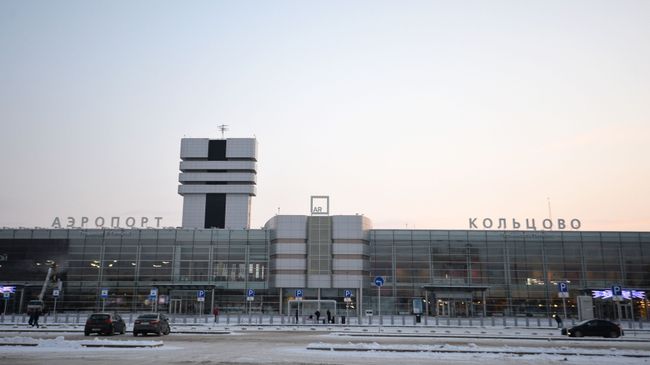 Вид на международный аэропорт Кольцово в Екатеринбурге. Вид на международный аэропорт Кольцово в Екатеринбурге.