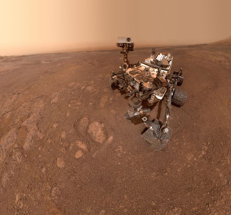 Селфи марсохода Curiosity. 15 января 2019 года Селфи марсохода Curiosity. 15 января 2019 года