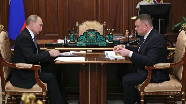 Президент РФ Владимир Путин и губернатор Тамбовской области Александр Никитин во время встречи. 29 января 2019 Президент РФ Владимир Путин и губернатор Тамбовской области Александр Никитин во время встречи. 29 января 2019