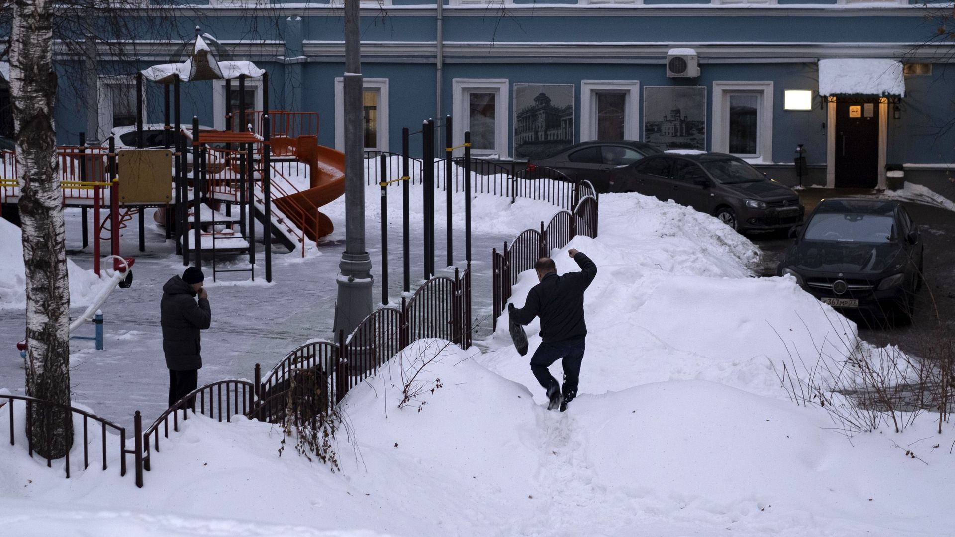 Сугробы на улице Волхонка в Москве Сугробы на улице Волхонка в Москве - РИА Новости, 1920, 18.01.2022