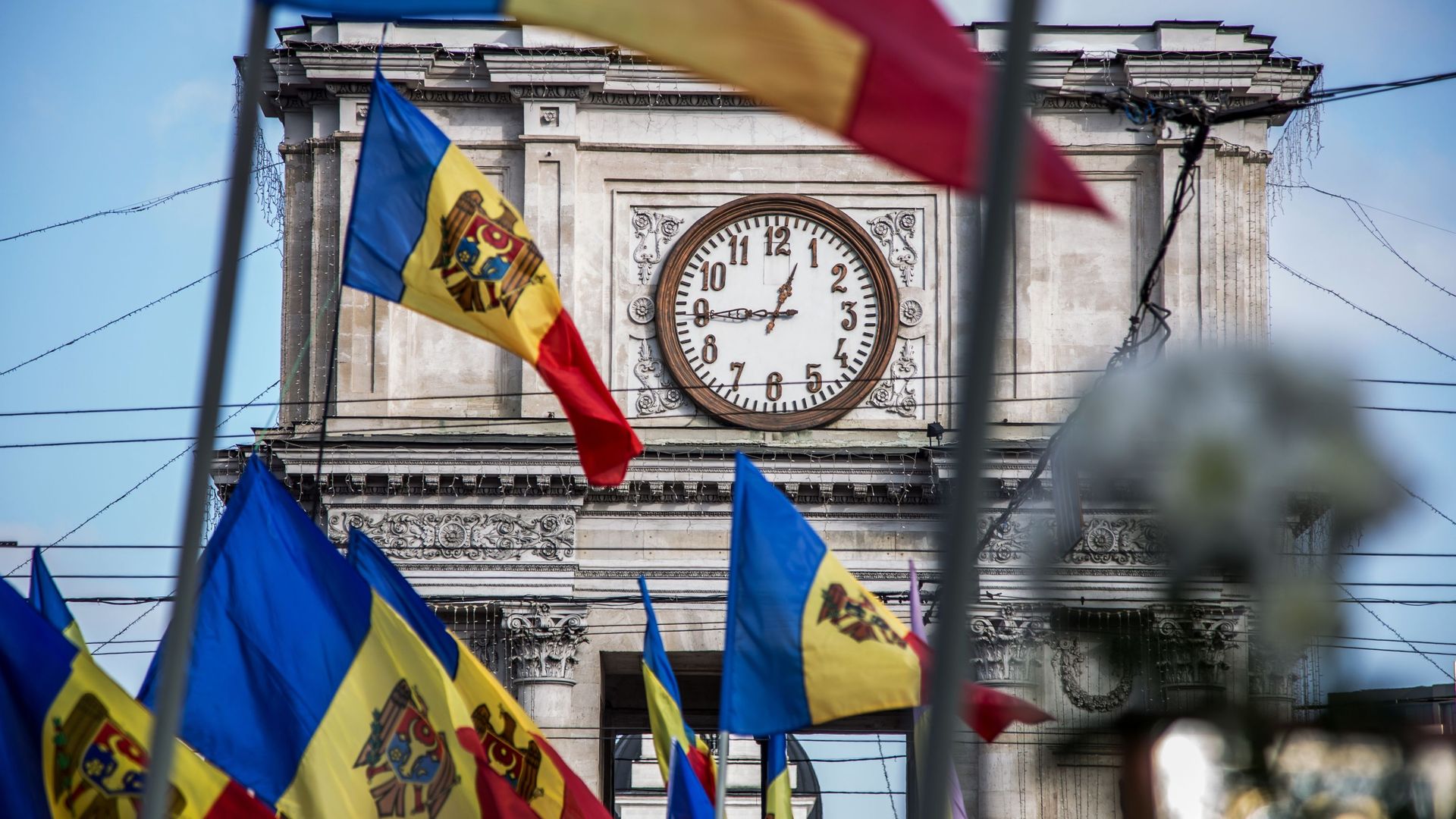 Флаги Молдавии во время акции в Кишиневе - РИА Новости, 1920, 06.12.2025