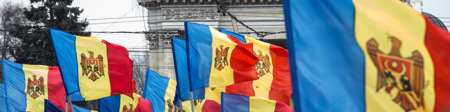 Флаги Молдавии во время акции в Кишиневе Флаги Молдавии во время акции в Кишиневе
