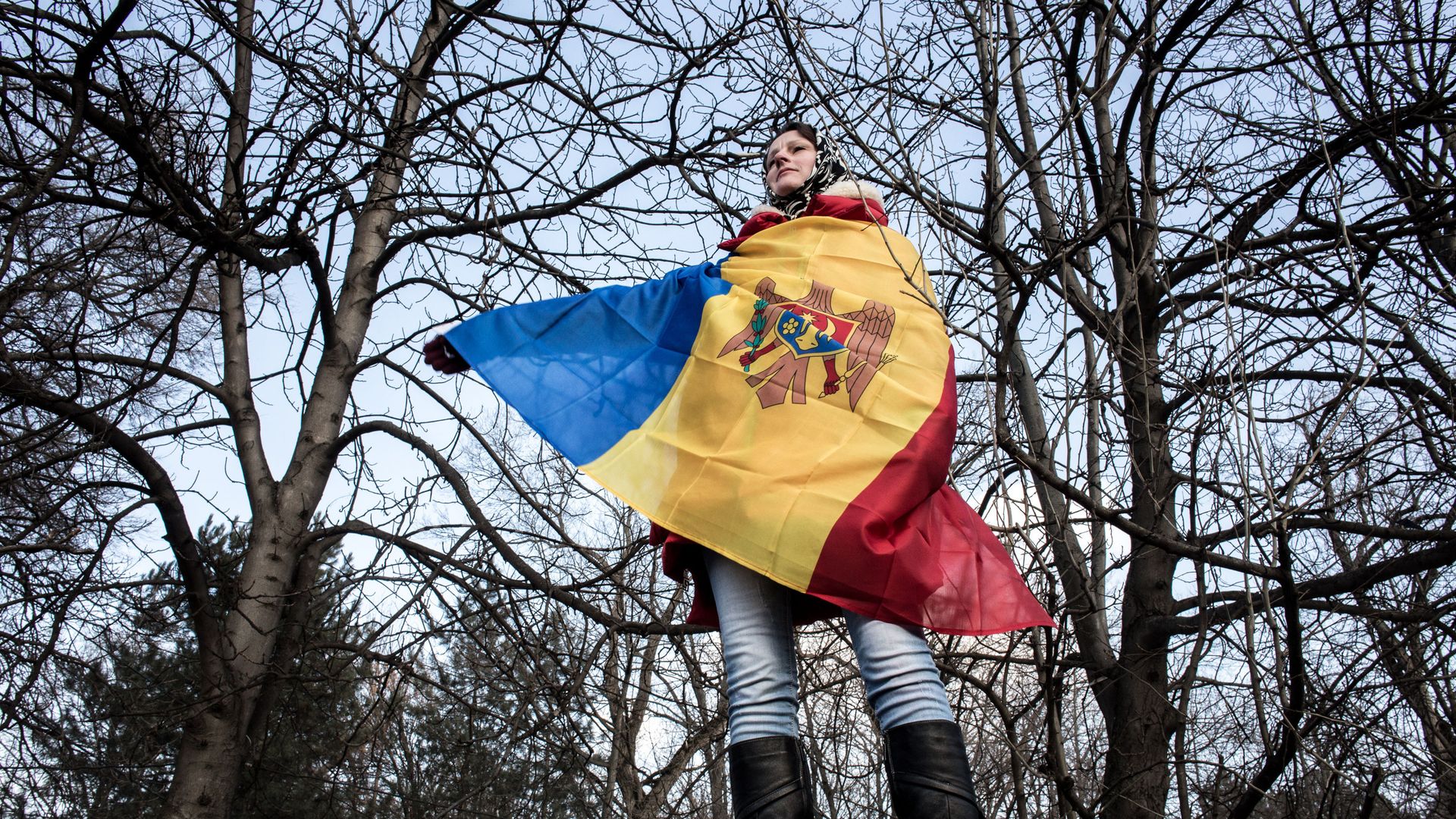 Девушка с флагом Молдавии в Кишиневе Девушка с флагом Молдавии в Кишиневе - РИА Новости, 1920, 05.02.2022
