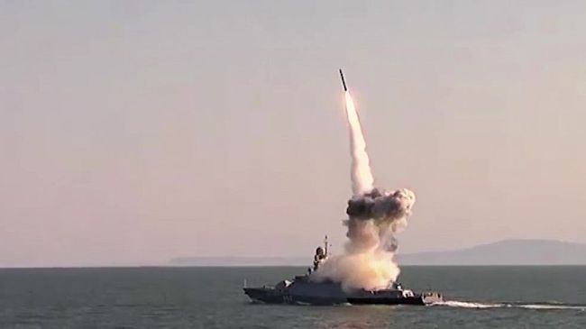 Пуск из комплекса Калибр кораблем Каспийской флотилии во время учений Пуск из комплекса Калибр кораблем Каспийской флотилии во время учений