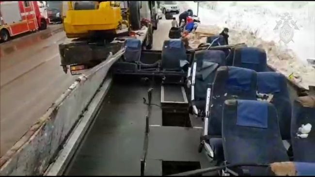 Салон пассажирского автобуса, перевернувшегося на автомобильной дороге в Бабынинском районе Калужской области Салон пассажирского автобуса, перевернувшегося на автомобильной дороге в Бабынинском районе Калужской области
