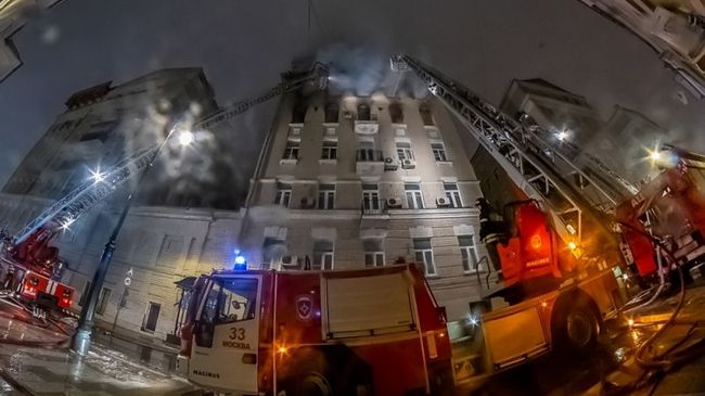 Пожар в жилом доме в центре Москвы Пожар в жилом доме в центре Москвы