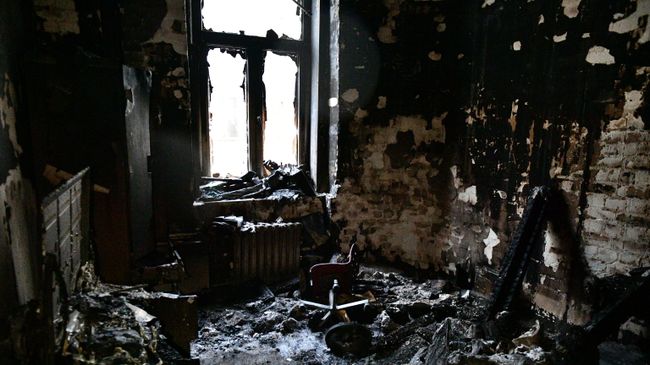 Последствия пожара в жилом доме на Никитском бульваре в Москве. 4 февраля 2019 Последствия пожара в жилом доме на Никитском бульваре в Москве. 4 февраля 2019