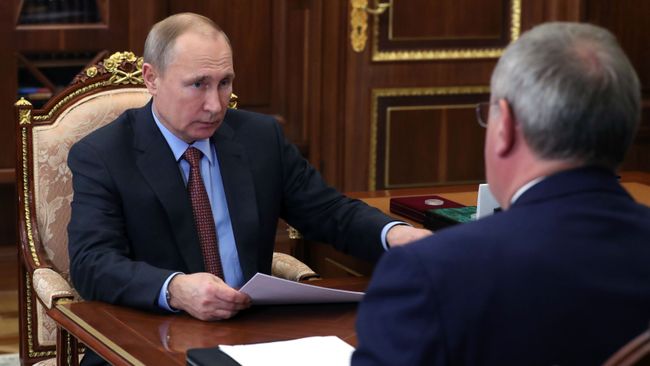 Владимир Путин и генеральный директор госкорпорации Роскосмос Дмитрий Рогозин во время встречи. 4 февраля 2019 Владимир Путин и генеральный директор госкорпорации Роскосмос Дмитрий Рогозин во время встречи. 4 февраля 2019
