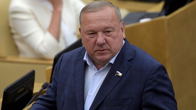 Председатель комитета Государственной Думы РФ по обороне Владимир Шаманов Председатель комитета Государственной Думы РФ по обороне Владимир Шаманов