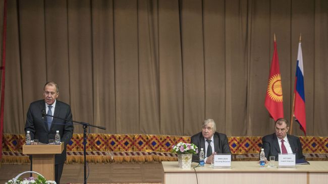Министр иностранных дел РФ Сергей Лавров во время выступления в Кыргызско-Российском Славянском университете имени Б. Ельцина в Бишкеке. 4 февраля 2019 Министр иностранных дел РФ Сергей Лавров во время выступления в Кыргызско-Российском Славянском университете имени Б. Ельцина в Бишкеке. 4 февраля 2019