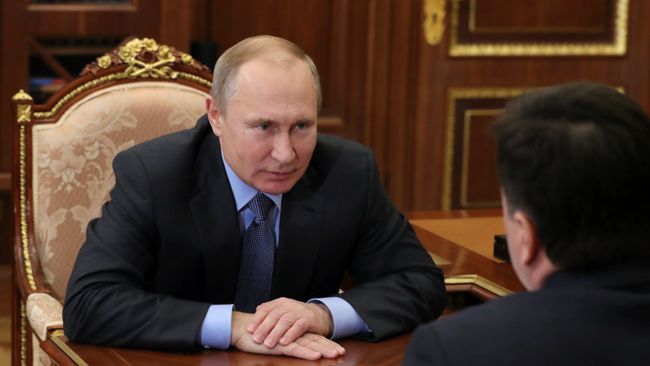 Владимир Путин во время встречи с губернатором Московской области Андреем Воробьевым. 5 февраля 2019 Владимир Путин во время встречи с губернатором Московской области Андреем Воробьевым. 5 февраля 2019