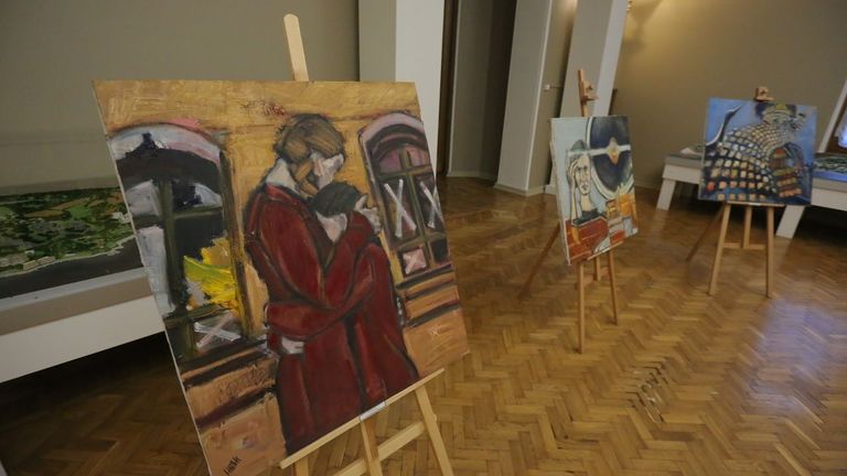 Картины Натальи Шевченко на выставке в МДЦ Артек Картины Натальи Шевченко на выставке в МДЦ Артек