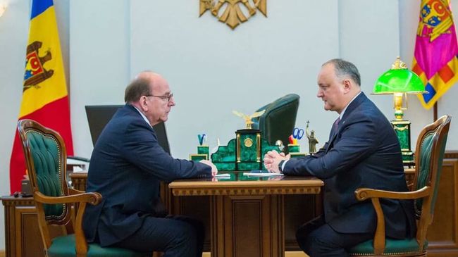 Президент Республики Молдова Игорь Додон во время встречи с полномочным послом РФ в Республики Молдова Олегом Васнецовым. 5 февраля 2019 Президент Республики Молдова Игорь Додон во время встречи с полномочным послом РФ в Республики Молдова Олегом Васнецовым. 5 февраля 2019