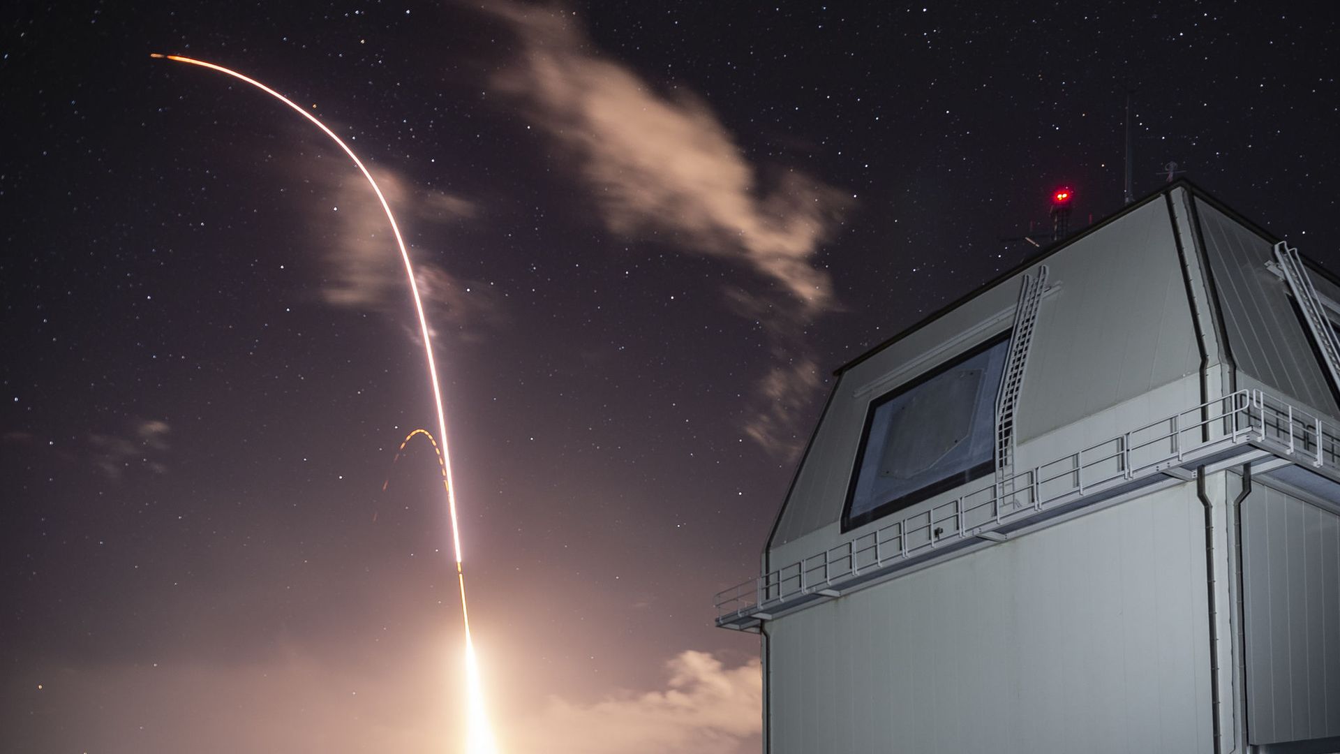 Запуск американской ракеты SM-3 Block IIA с комплекса Иджис Эшор на Гавайях Запуск американской ракеты SM-3 Block IIA с комплекса Иджис Эшор на Гавайях - РИА Новости, 1920, 24.01.2025