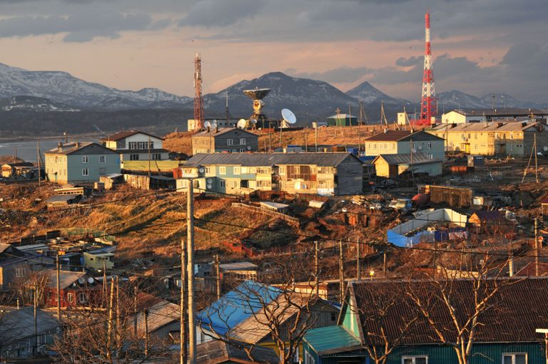 Поселок Южно-Курильск на острове Кунашир Поселок Южно-Курильск на острове Кунашир
