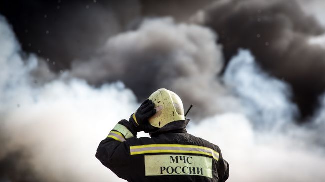 Сотрудник пожарно-спасательного подразделения МЧС Сотрудник пожарно-спасательного подразделения МЧС