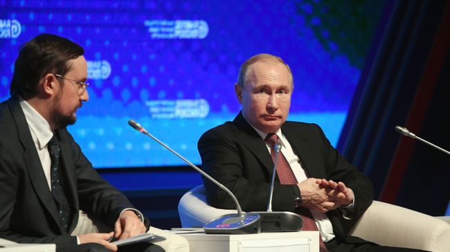 Президент РФ Владимир Путин принимает участие в заседании форума Деловой России Президент РФ Владимир Путин принимает участие в заседании форума Деловой России